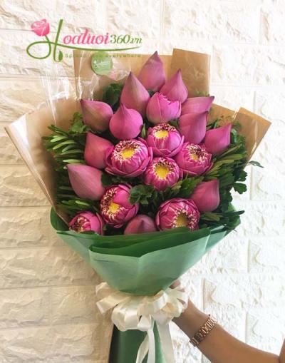 Pink lotus flower bouquet