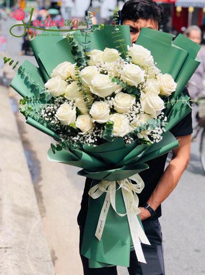 White Ecuadorian rose bouquet - Luxury