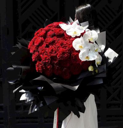 Flowers for Boyfriend: The Best Bouquets and Flower Gifts for Him