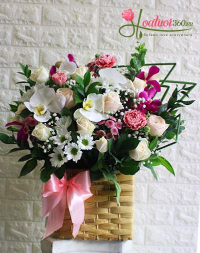 Birthday flower box - Happiness begins with flowers