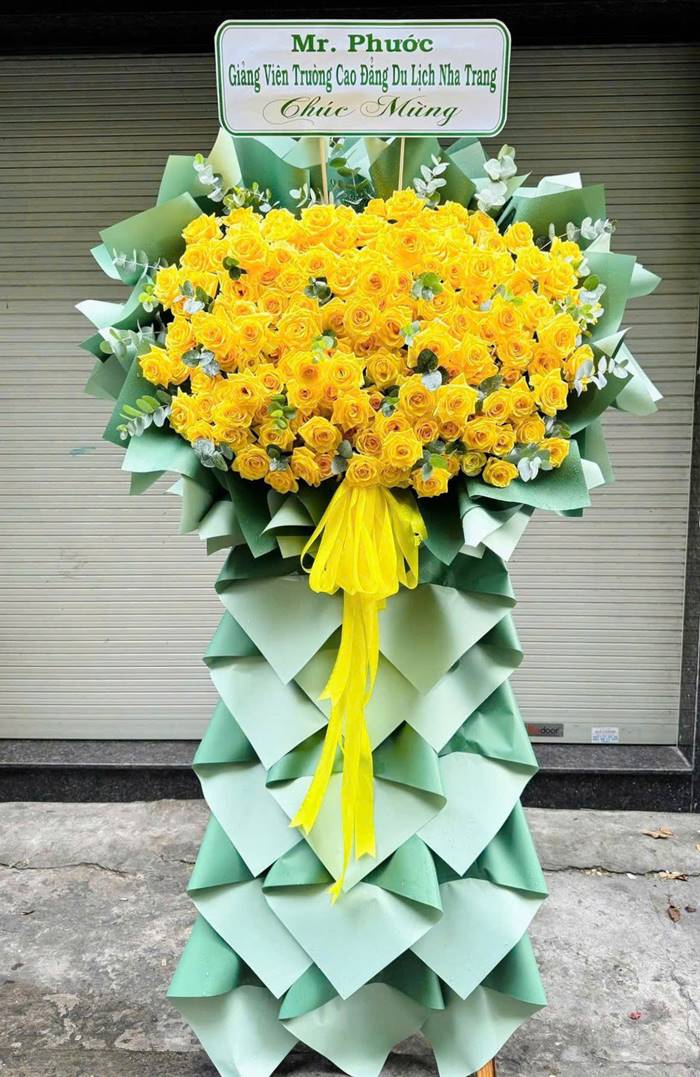 Sending a grand opening flower shelf Can Tho 