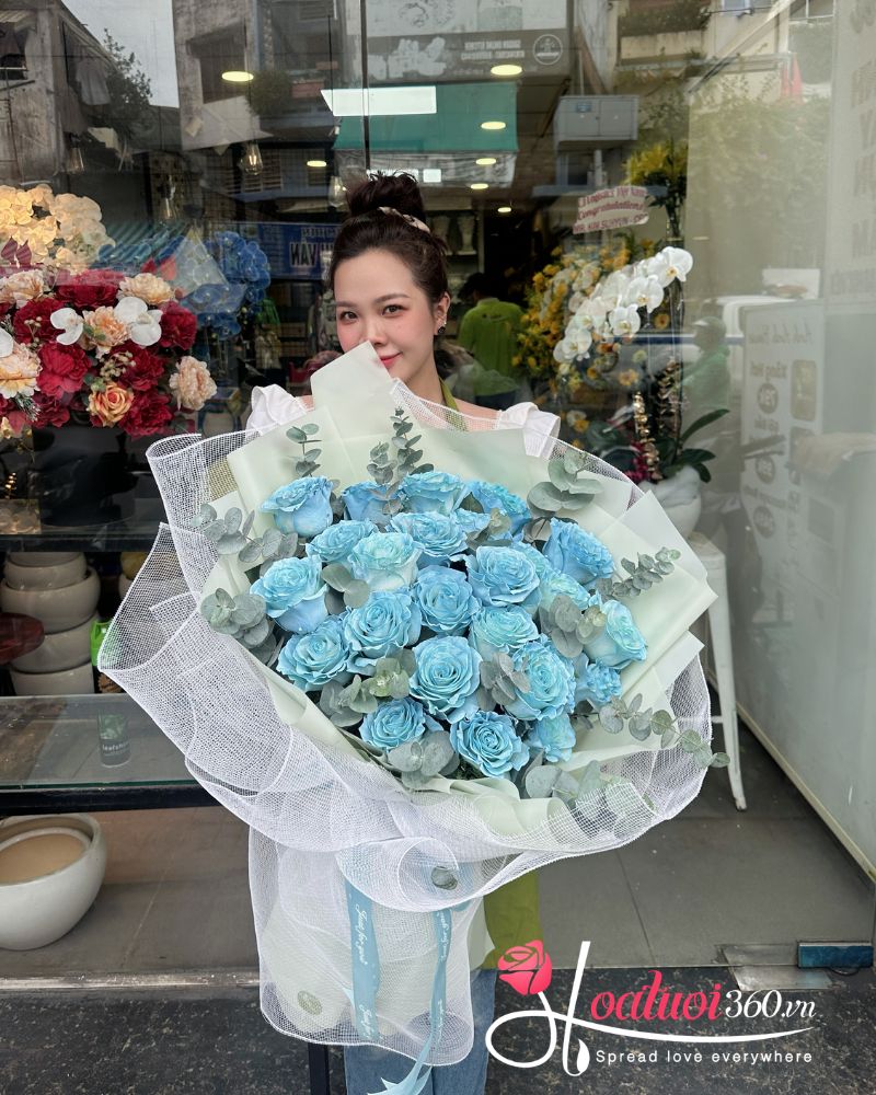 Graduation and congratulations rose bouquet