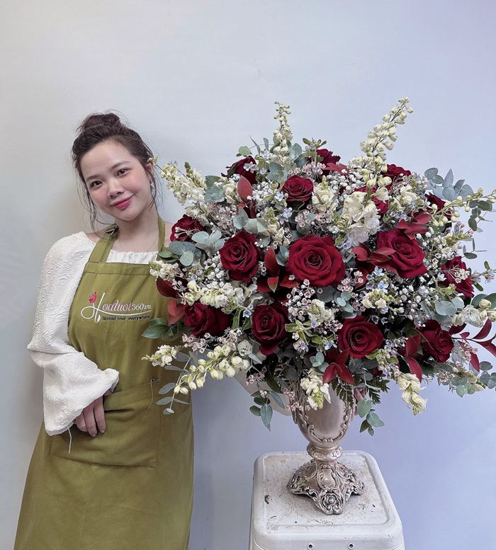 Local artisan service to send flowers to Sa Pa