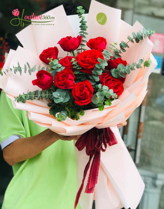 Beautiful red Ohara rose bouquet